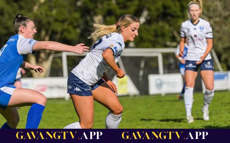 Không khí cuồng nhiệt của các khán giả tại giải bóng đá NPL Victoria, thể hiện niềm đam mê cháy bỏng và kỳ vọng nâng cao vị thế bóng đá Úc.