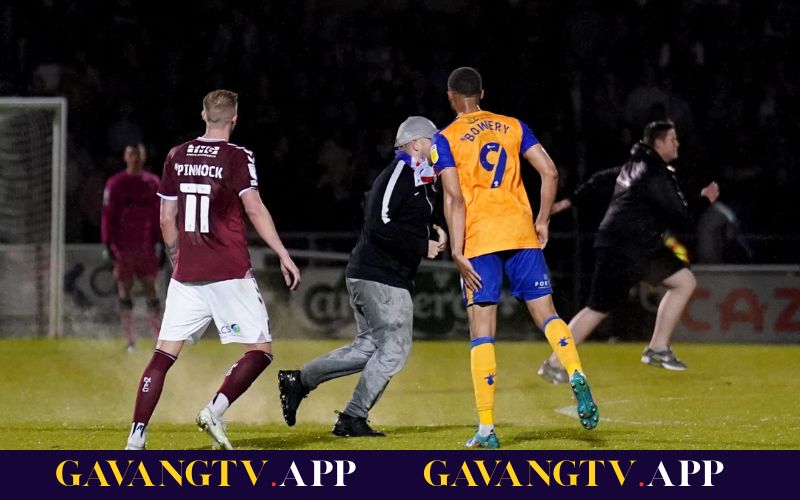 Chuyên gia soi kèo hạng 3 Anh phân tích chiến thuật pressing, hiệu suất ghi bàn theo hiệp và chất lượng đội hình hai đội.